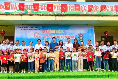 Bé với an toàn giao thông