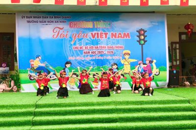 Bé với an toàn giao thông